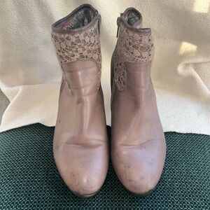 93 Vintage Booties lace